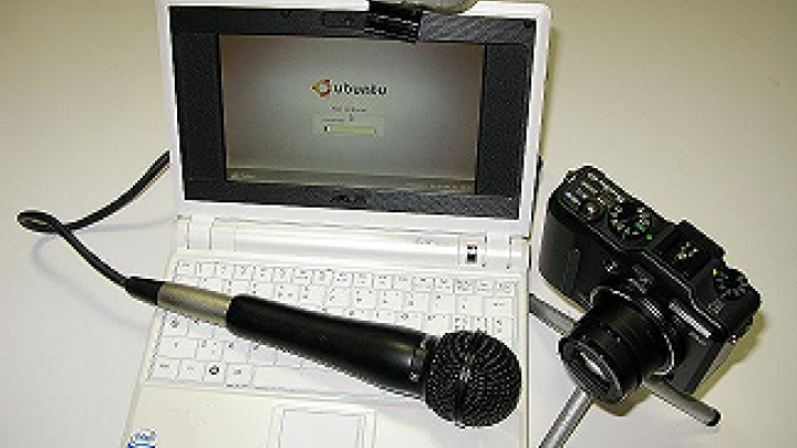 Example of a simple openEyA hardware setup.