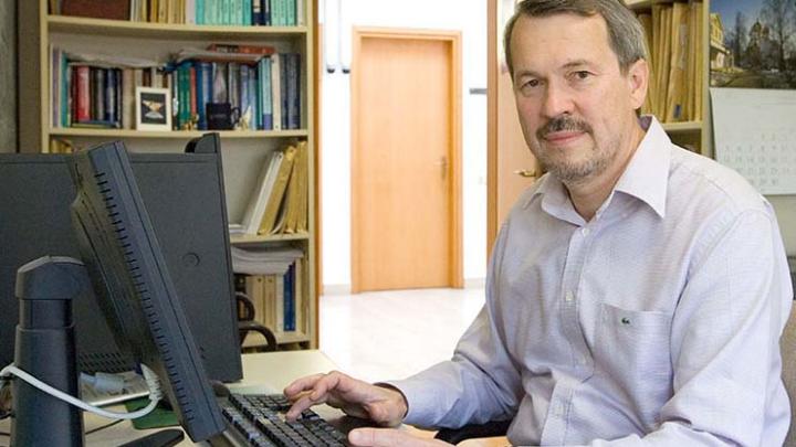 ICTP scientist Alexei Smirnov (ICTP Photo Archives/Massimo Silvano)