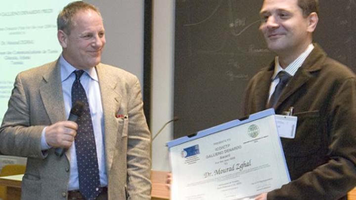 ICTP Associate Mourad Zghal (right) collecting his ICO/ICTP Prize from ICTP's Joe Niemela at the 2008 awards ceremony